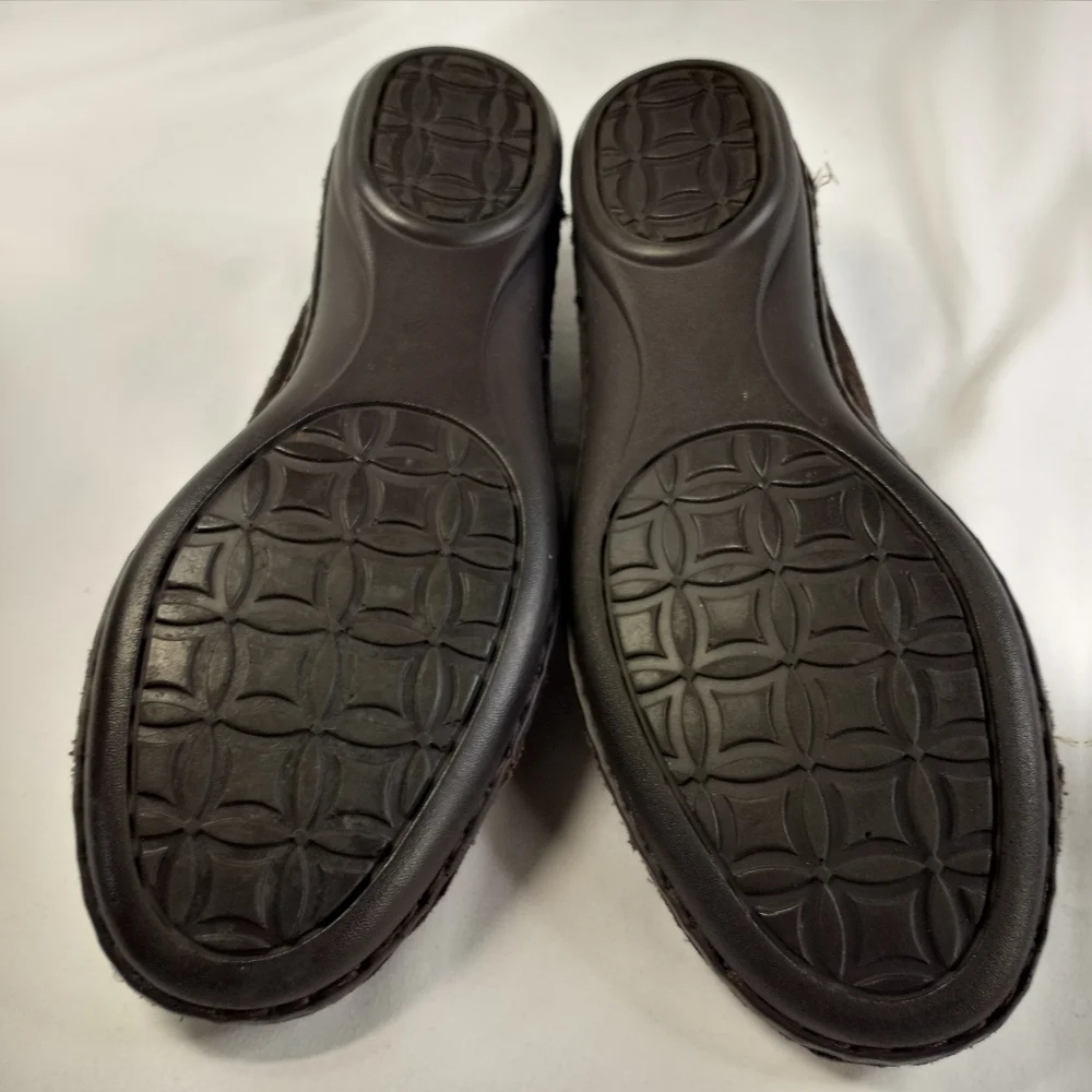 𝅺WHITE Mountain Sz 7 Brown Suede Flats